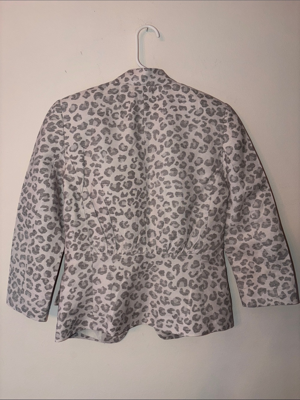 A/X Armani Exchange Vintage Light Gray Leopard Print Blazer— Like New! - Picture 6 of 8